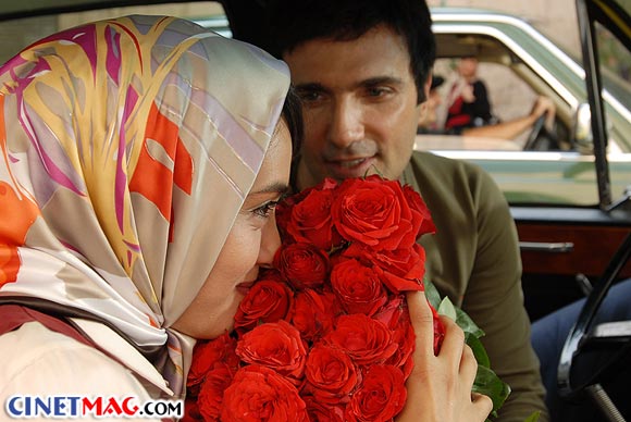 محمدرضا فروتن و میترا حجار در نمایی از فیلم 