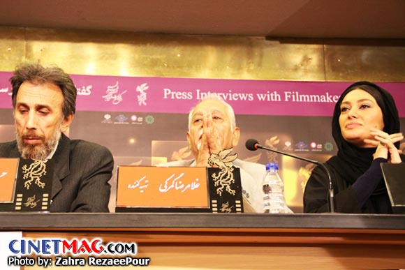 سودابه بیضایی، غلامرضا گمرکی (تهیه کننده) و حسین شهابی (کارگردان) در نشست پرسش و پاسخ فیلم 