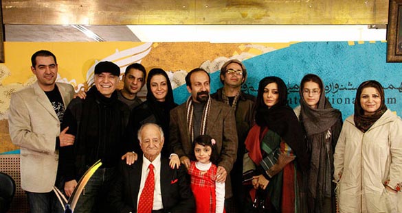 کیمیا حسینی در کاخ جشنواره در کنار عوامل فیلم جدایی نادر از سیمین (جشنواره فیلم فجر 29)