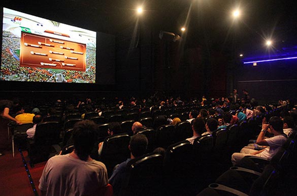 پخش مسابقات فوتبال در سالن های سینما