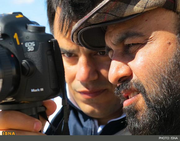 رضا عطاران و محمد احمدی در پشت صحنه فیلم 