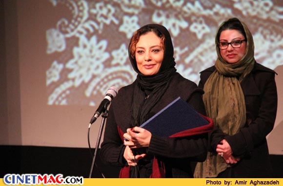 نگار آذربایجانی (اهدا کننده جایزه) و یکتا ناصر برنده جایزه بهترین بازیگر نقش مکمل زن برای بازی در فیلم 