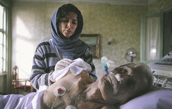 نازنین احمدی در نمایی از فیلم «ابر بارانش گرفته» ساخته مجید برزگر