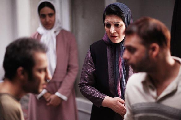پیمان معادی، نوید محمدزاده، ریما رامین فر و پریناز ایزدیار در نمایی از فیلم سینمایی 