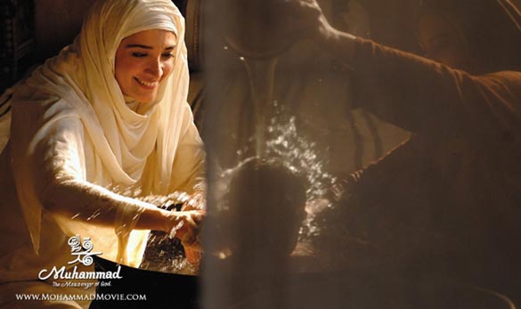 مینا ساداتی در نمایی از فیلم محمد رسول الله